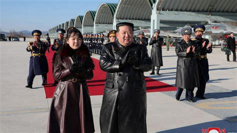 金正恩攜女穿父女裝視察空軍 要求常態性備戰 國際焦點 太報 Taisounds