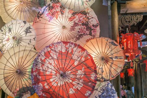 Get A Deep Understanding Of Chinese Oil Paper Umbrella