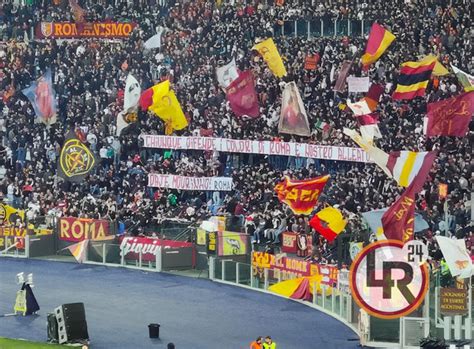 Serie A Striscioni A Sostegno Di Mourinho Prima Di Roma Sassuolo 12 03