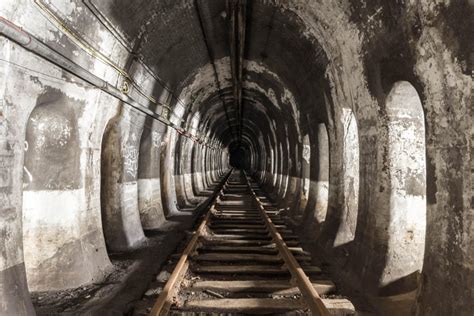 Abandoned Subway Tunnel : abandoned