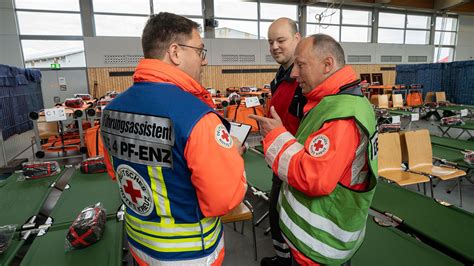 Große DRK Übung in Neuhausen 100 Statisten simulieren Großereignis