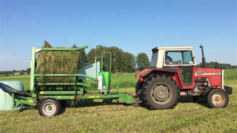 Owijarka samozaładowcza Pronar i Massey Ferguson 575 owijanie bel