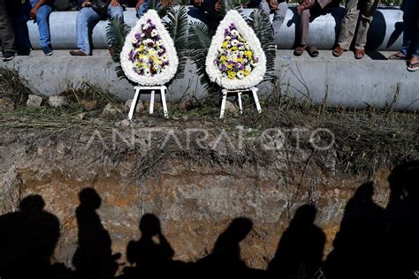 IBADAH KELUARGA KORBAN KM SINAR BANGUN ANTARA Foto