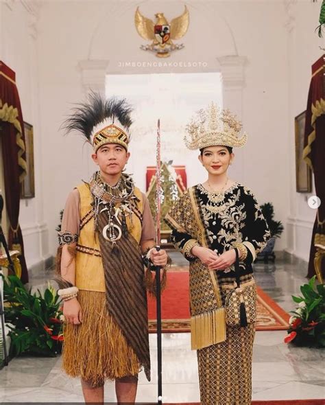 Tak Seragam Gibran Pakai Baju Adat Papua Selvi Ananda Adat Lampung