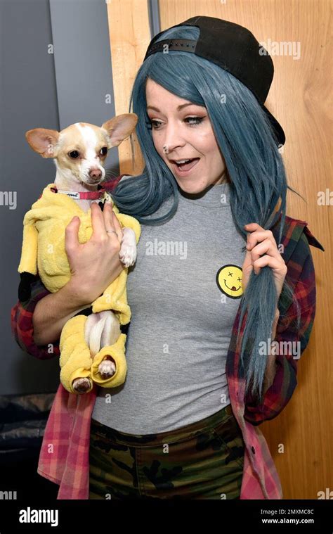 Lindsey Stirling Poses Backstage With Her Dog Luna At Bub City On