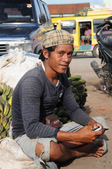 Indonesien Sumba Insel Waikabubak Markt Bananen Reisebericht