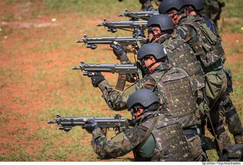 Fab P De Poeira V Deo Mostra Adestramento De Militares Dos Grupos De