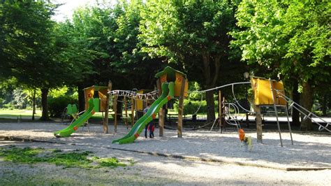 Jeux Pour Enfants Au Parc Des Bains Lons Le Saunier Jura Tourisme