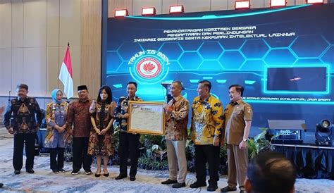 Sosialisasi Dan Promosi Indikasi Geografis Dan Merek Kolektif