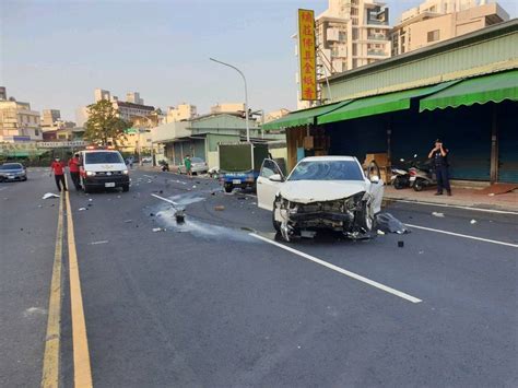 可惡！又是酒駕 嘉義市建國路與興達路口，今天早上6點多發生一起死亡車禍 31歲李男今天早上6點半酒後開車，行經嘉義市建國路口要轉興達路，轎車跨越雙黃線逆向行駛開到對向，撞上一名65歲陳姓騎士