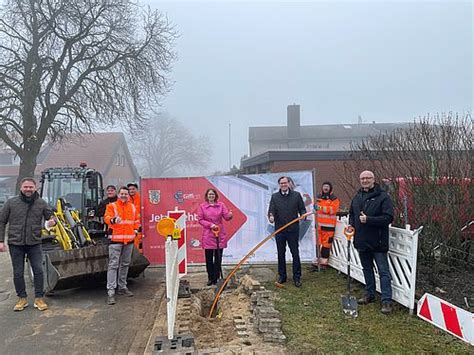 Spatenstich F R Breitbandausbau In Altendorf Erfolgt