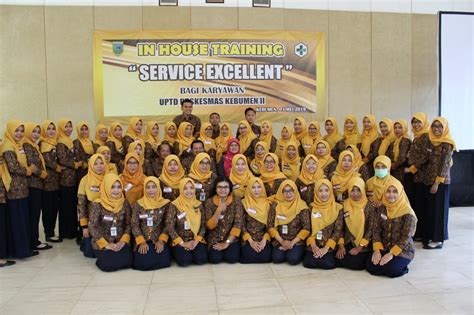 PUSKESMAS KEBUMEN II GELAR KEGIATAN IN HOUSE TRAINING EXCELLENCE SERVICE