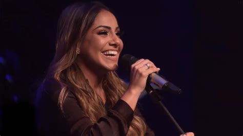 Gabriela Rocha Canta Grandes Sucessos E Faz Hist Ria Em Sua Live No