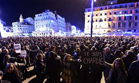 à Marseille Hier Soir Plus De 7 000 Personnes Se Sont Rassemblées Sur