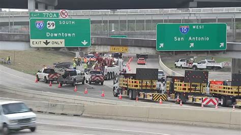 Crash Involving Big Rig Shuts Down I 10 Westbound At Jensen Abc13 Houston