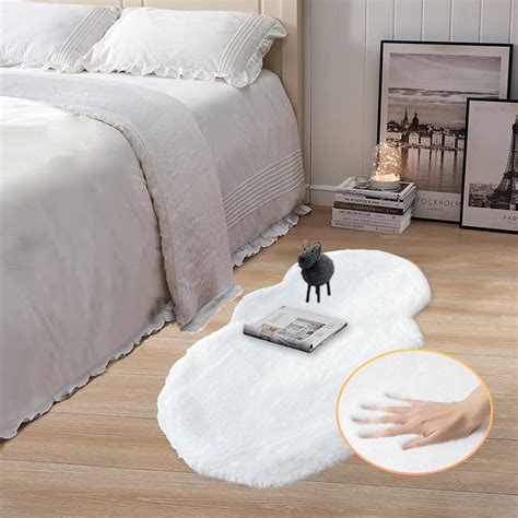 Latepis White Faux Rabbit Fluffy Fur Rugs For Bedroom Machine Washable