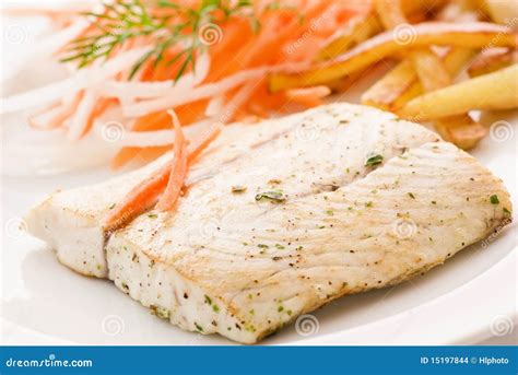 Filete De Barramundi Con Las Virutas Foto De Archivo Imagen De Pedazo