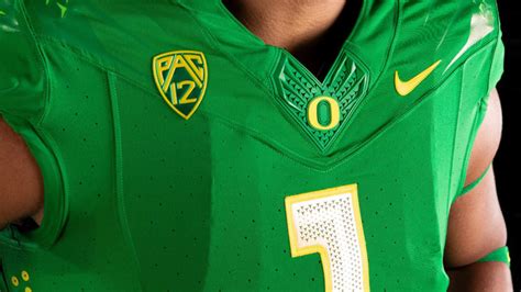 Oregon Ducks Unveil New Nike Football Uniforms Sportslogos Net News