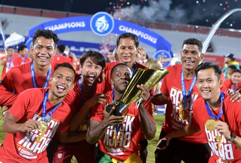 Bali United Angkat Trofi Juara Liga