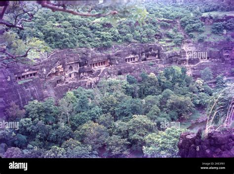 Les grottes d Ajanta illustrent l une des plus grandes réalisations de