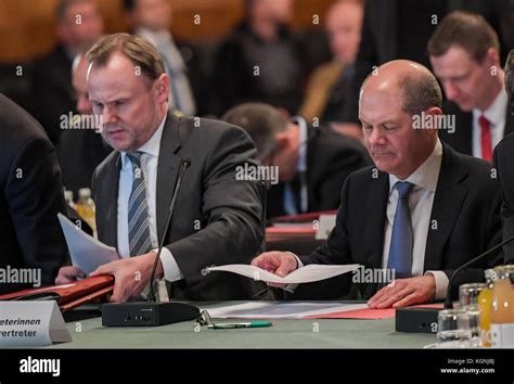 Hamburg Germany 9th Nov 2017 Hamburg S Mayor Olaf Scholz SPD R