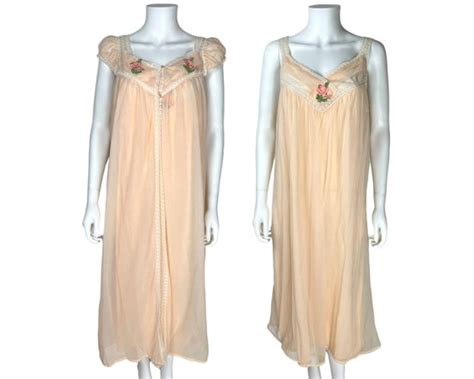 Vintage 1960s Negligee Nylon Peignoir Set Nightie And R… Gem