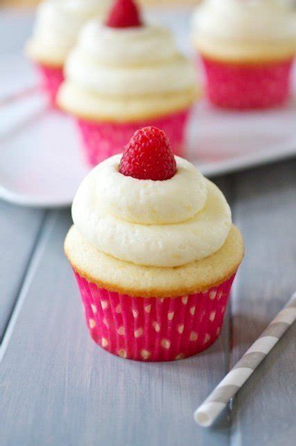 Lemon Cupcakes With Lemon Curd