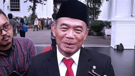 Menko PMK RI Minta RT RW Hingga Camat Gerakkan Masyarakat Peduli