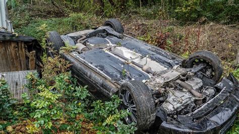 Leonberg Auto Landet Auf Dem Dach Fahrer Schwer Verletzt B Blingen