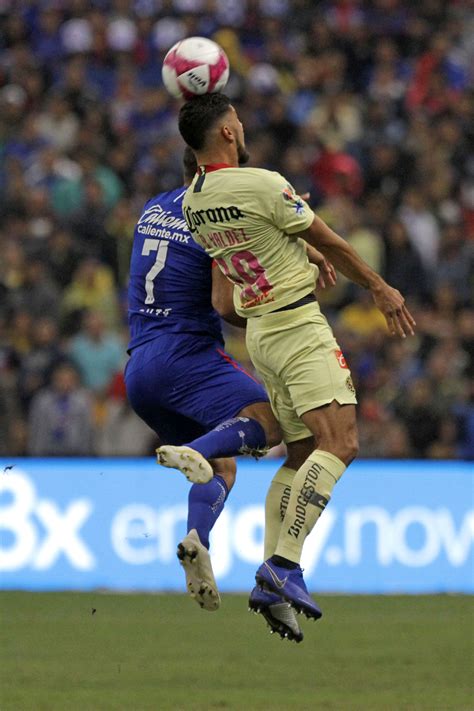 América y Cruz Azul empatan sin goles en el Azteca