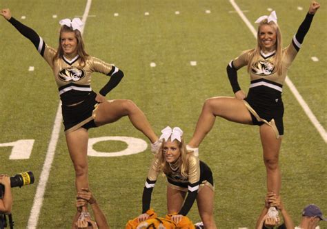 See More Missouri Cheerleaders Here Cheerleading Hotties Running