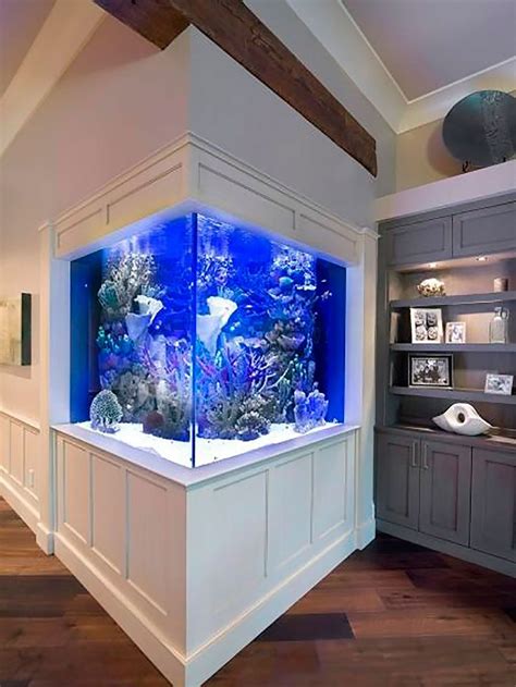 Un acuario en el salón Peceras en casa Muebles para peceras Diseño