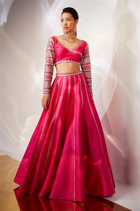 Buy Pink Taffeta Silk Embroidery Cutdana V Neck Geometric Lehenga And