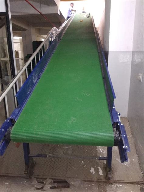 Pi Inclined Flat Belt Conveyor System For Industrial Production