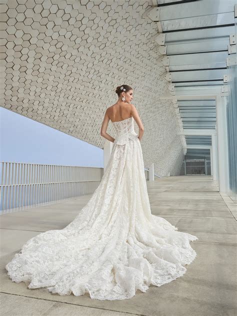 Majestic – The White Dress