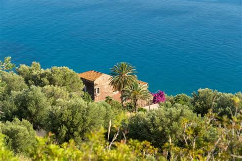 Secret Beaches In Italy: 5 Surprisingly Beautiful Spots | Brightswirl.com