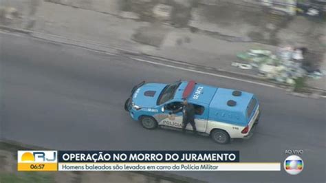 Vídeo Polícia Militar leva homens baleados em tiroteio no Morro do