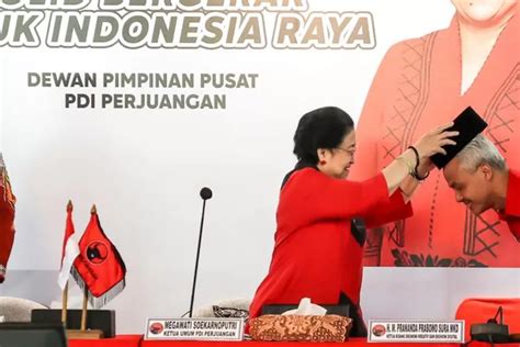 Dibilang Bukan Lagi Kader Pdip Jokowi Hanya Senyum Dan Ucapankan