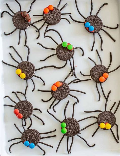 Oreo Spider Halloween Snack Easy Halloween Treats And Party Food Idea In 2023 Halloween