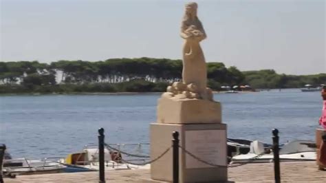 Puglia Porto Cesareo Statua Manuela Arcuri Isola Dei Conigli Youtube