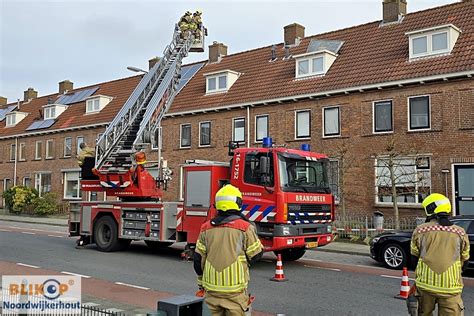 Brandweer In Actie Voor Stormschade Aan Woning Viaductweg Foto S