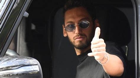 Hakan Çalhanoğlu 2024 yılına kadar Milan da