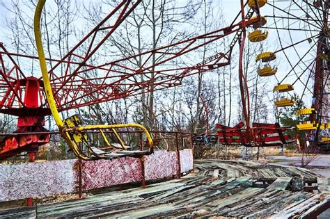 Roda gigante velha na cidade fantasma de pripyat consequências do