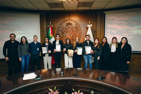 Monterrey Reconoce Y Entrega La Medalla Al M Rito De La Juventud Regia