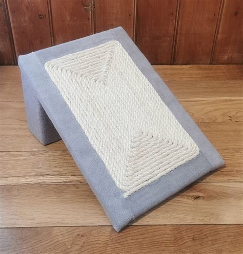 Slanted Cat Scratcher Cat Scratch Post Angled Cat Scratching Mat