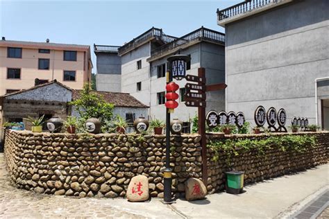 三色示范带 绘出清廉村居好风景