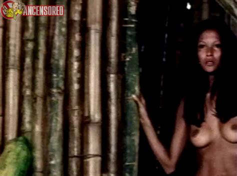 Laura Gemser Nuda ~30 Anni In Emanuelle On Taboo Island