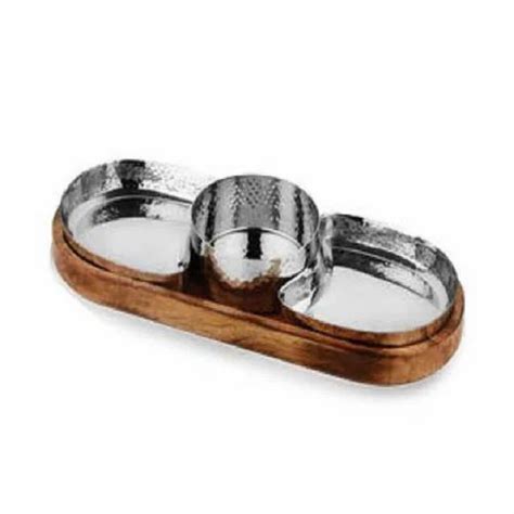 Silver Round Stainless Steel Serving Platters at best price in New Delhi | ID: 24374164488