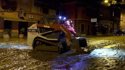 Maltempo In Sicilia Persone Intrappolate In Auto Nel Messinese La Stampa