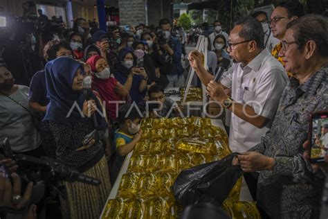 Kemendag Luncurkan Minyak Goreng Kemasan Antara Foto